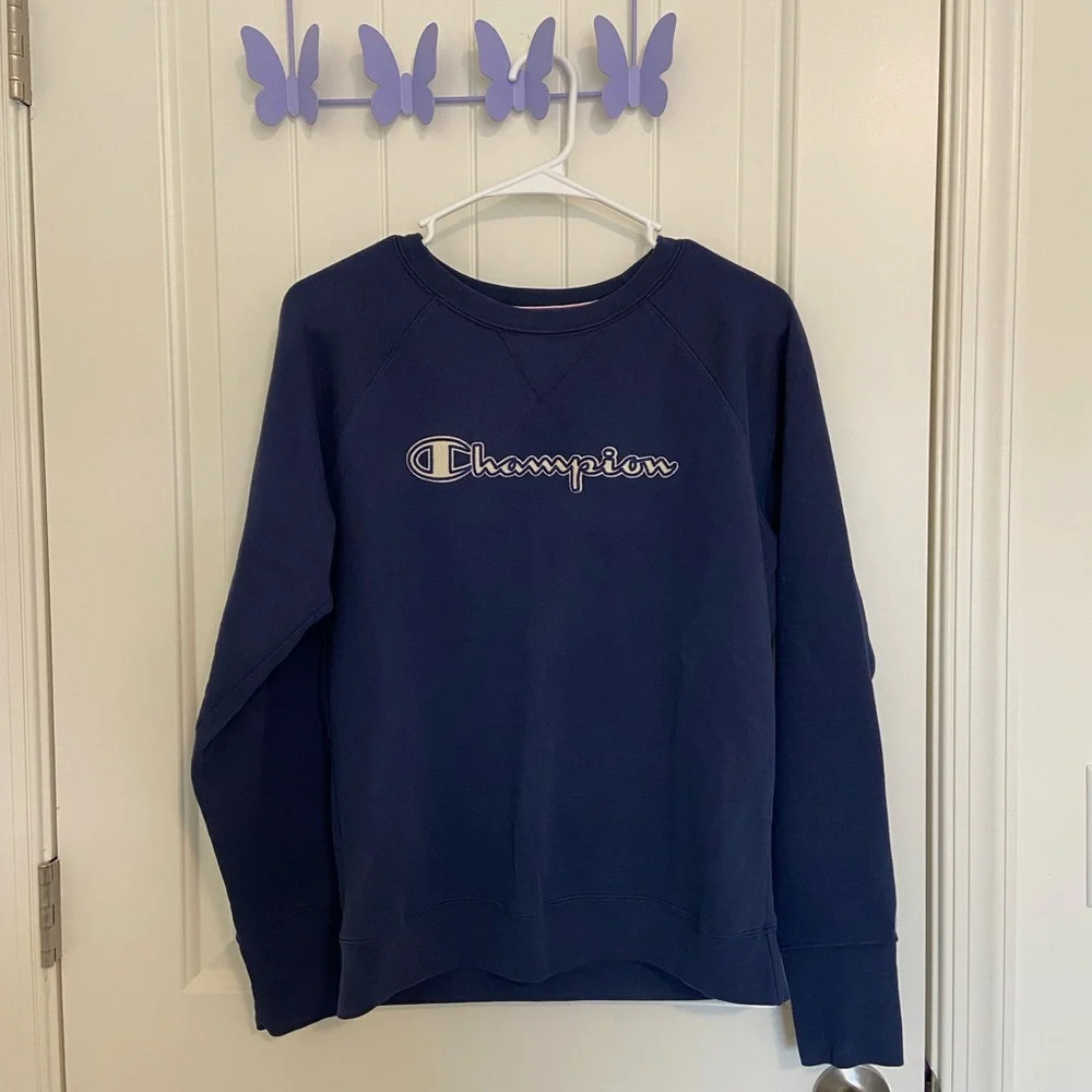 EUC | Champion‎ women’s navy blue logo crewneck — small